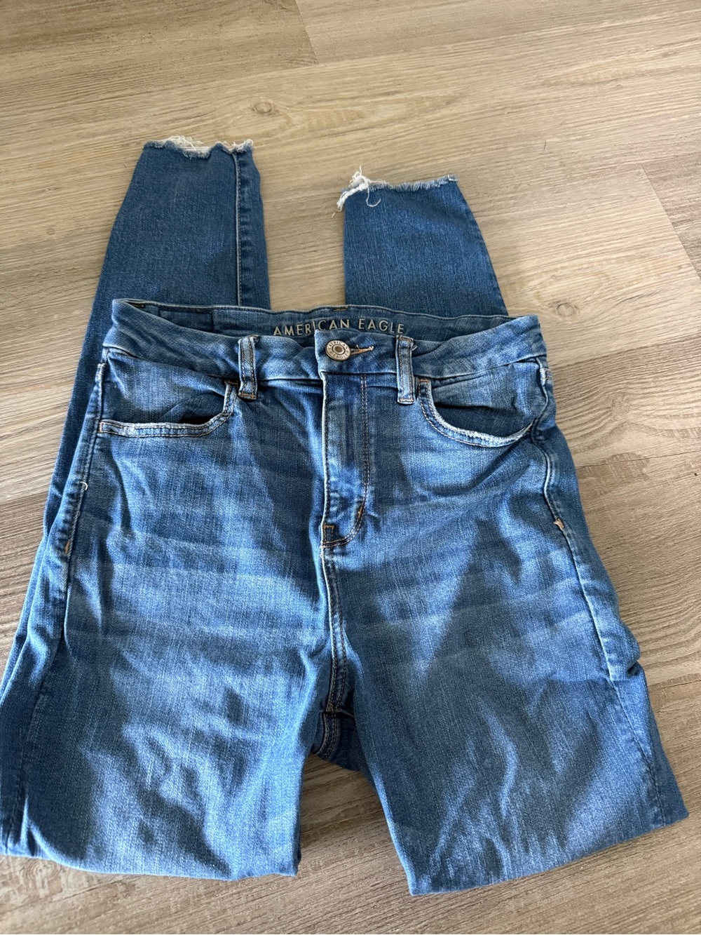 American Eagle Outfitters Women's Skinny Jeans in Medium Blue